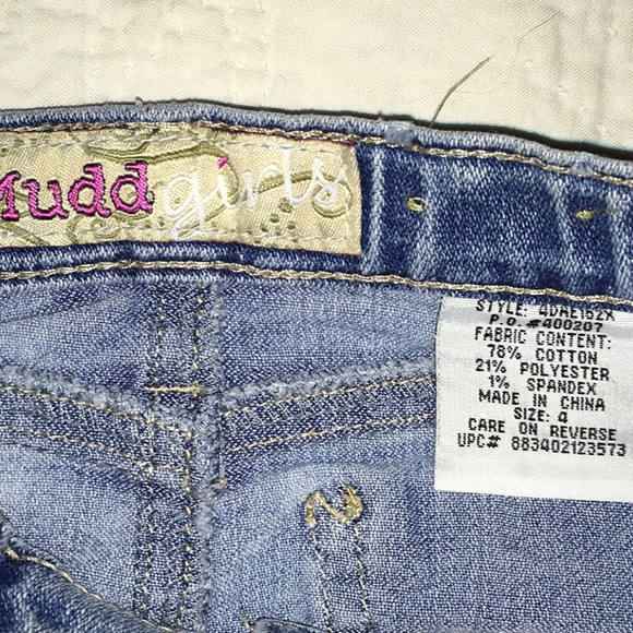 Little girls sz 4 Mudd adorable cherry skirt - Picture 2 of 3